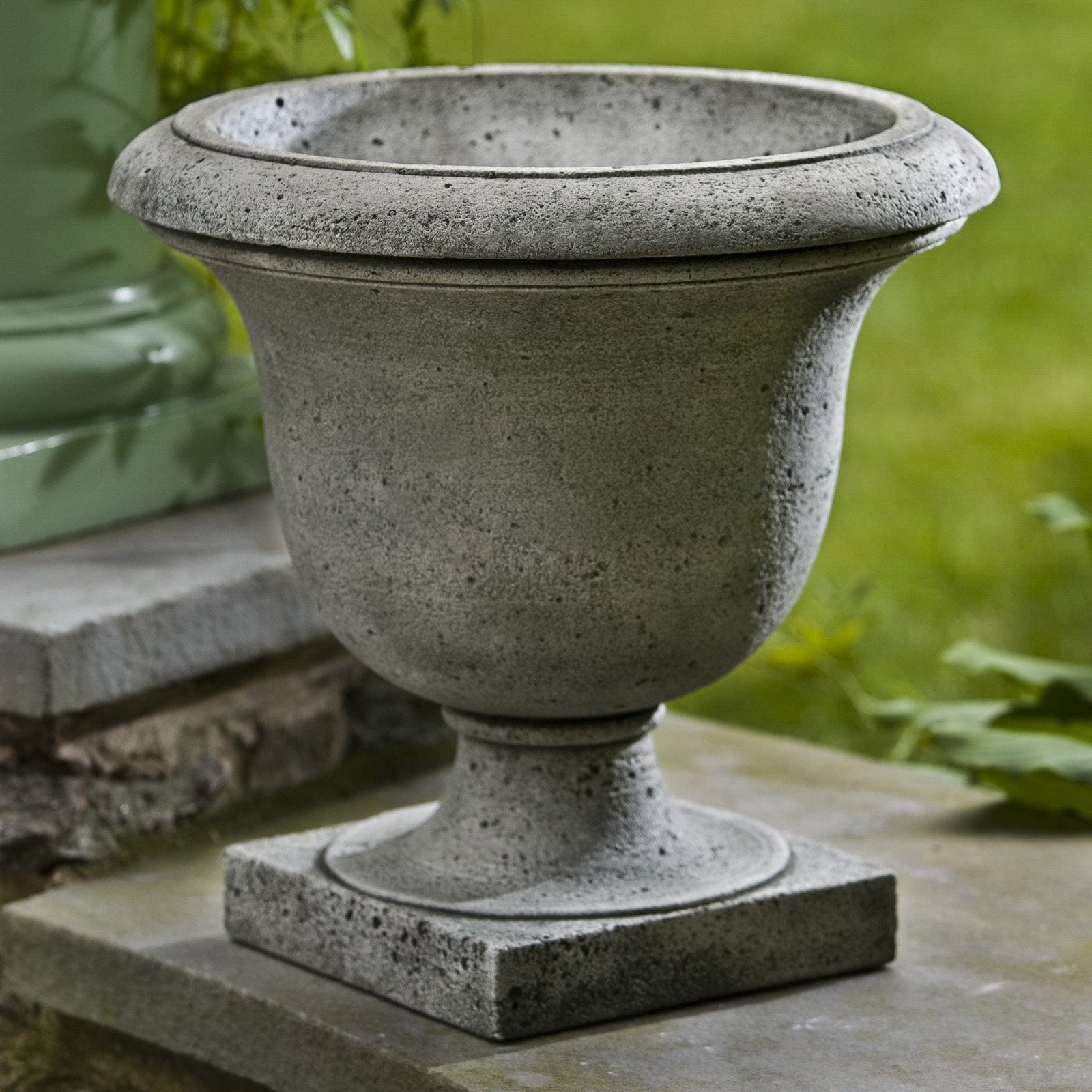 Litchfield Rustic Urn Garden Planter - Outdoorartpross