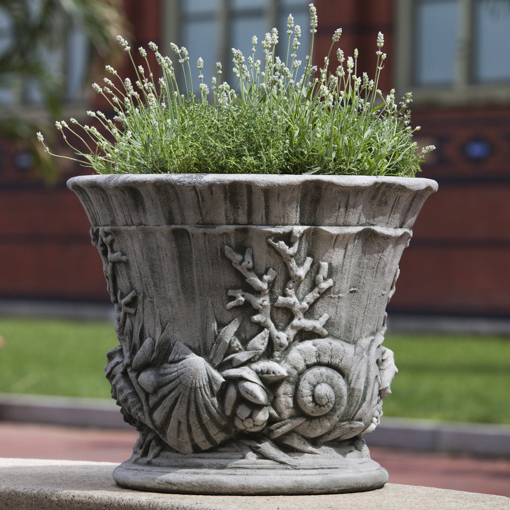 Smithsonian Chesapeake Urn Garden Planter - Outdoorartpross