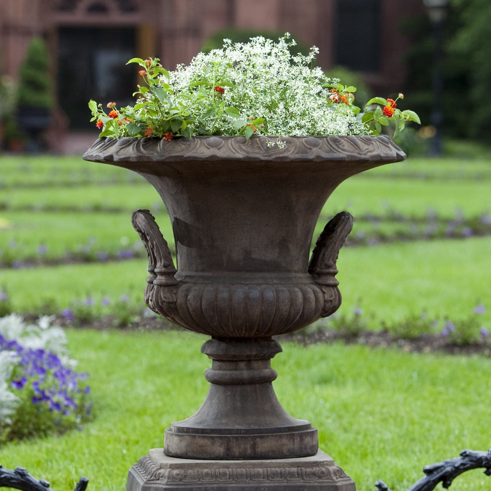Smithsonian L'Enfant Urn Garden Planter - Outdoorartpross