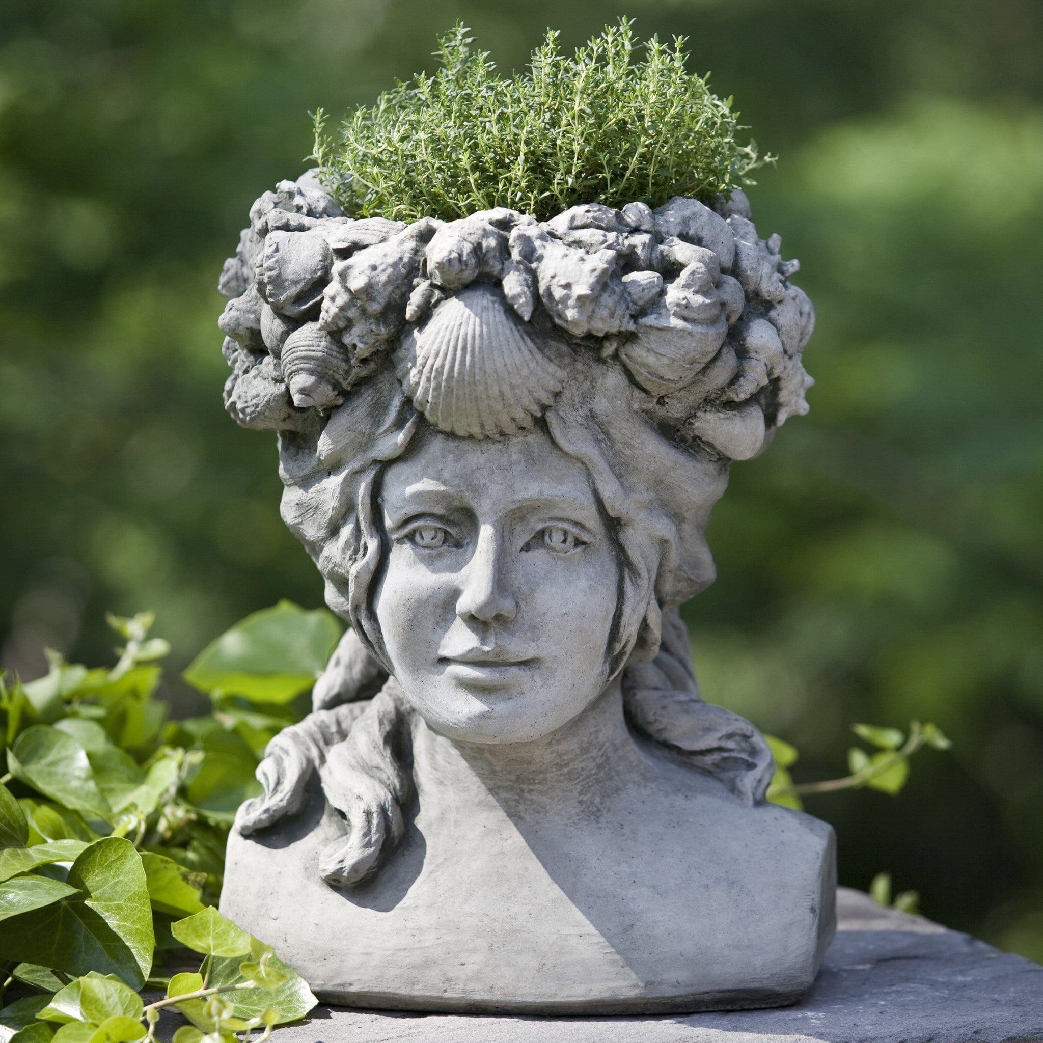 Williamsburg Orabelle Garden Planter - Outdoorartpross